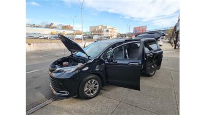 2023 Toyota Sienna XLE 7-Passenger   - Photo 20 - Elmhurst, NY 11373