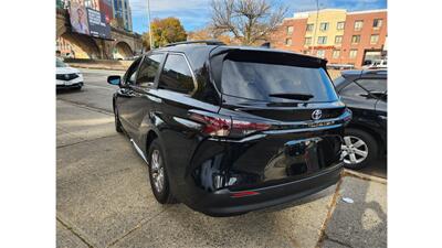 2023 Toyota Sienna XLE 7-Passenger   - Photo 4 - Elmhurst, NY 11373
