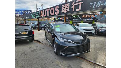2023 Toyota Sienna XLE 7-Passenger   - Photo 2 - Elmhurst, NY 11373