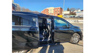2021 Toyota Sienna LE 8-Passenger   - Photo 16 - Elmhurst, NY 11373