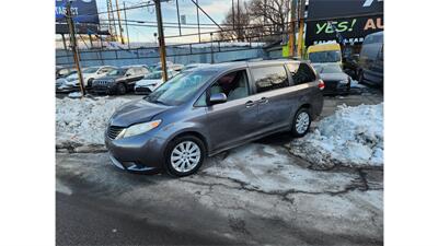2014 Toyota Sienna LE 7-Passenger  AWD - Photo 4 - Elmhurst, NY 11373