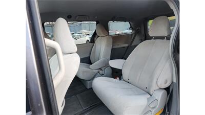 2014 Toyota Sienna LE 7-Passenger  AWD - Photo 8 - Elmhurst, NY 11373