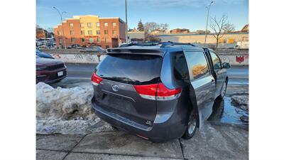 2014 Toyota Sienna LE 7-Passenger  AWD - Photo 11 - Elmhurst, NY 11373