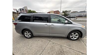 2017 Toyota Sienna LE 8-Passenger - Photo 12 - Elmhurst, NY 11373