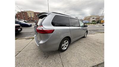 2017 Toyota Sienna LE 8-Passenger - Photo 11 - Elmhurst, NY 11373