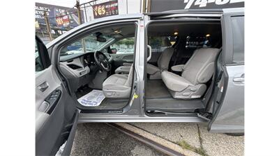 2017 Toyota Sienna LE 8-Passenger - Photo 18 - Elmhurst, NY 11373
