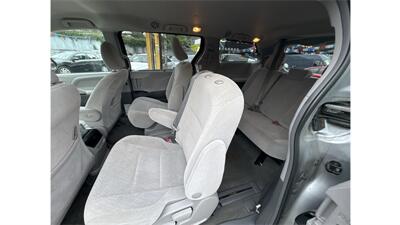 2017 Toyota Sienna LE 8-Passenger - Photo 20 - Elmhurst, NY 11373