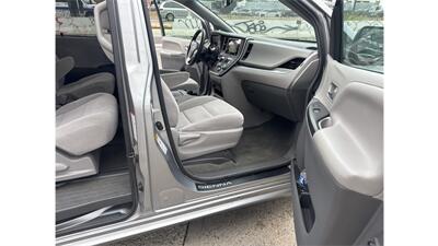 2017 Toyota Sienna LE 8-Passenger - Photo 28 - Elmhurst, NY 11373