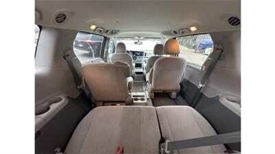 2017 Toyota Sienna LE 8-Passenger - Photo 9 - Elmhurst, NY 11373