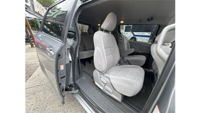 2017 Toyota Sienna LE 8-Passenger - Photo 25 - Elmhurst, NY 11373