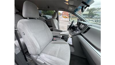 2017 Toyota Sienna LE 8-Passenger - Photo 30 - Elmhurst, NY 11373