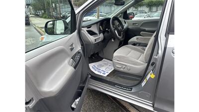 2017 Toyota Sienna LE 8-Passenger - Photo 13 - Elmhurst, NY 11373