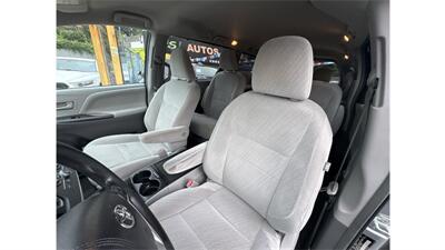 2017 Toyota Sienna LE 8-Passenger - Photo 17 - Elmhurst, NY 11373