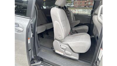 2017 Toyota Sienna LE 8-Passenger - Photo 24 - Elmhurst, NY 11373