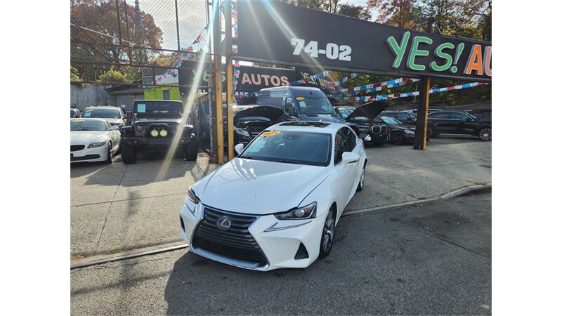 2018 Lexus IS 300 photo 2