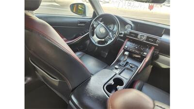 2018 Lexus IS 300   - Photo 10 - Elmhurst, NY 11373