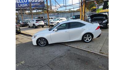 2018 Lexus IS 300   - Photo 4 - Elmhurst, NY 11373