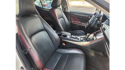 2018 Lexus IS 300   - Photo 24 - Elmhurst, NY 11373