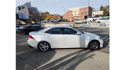 2018 Lexus IS 300   - Photo 7 - Elmhurst, NY 11373