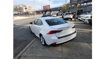 2018 Lexus IS 300   - Photo 5 - Elmhurst, NY 11373