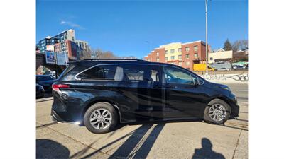 2021 Toyota Sienna LE 8-Passenger   - Photo 3 - Elmhurst, NY 11373