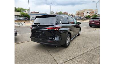 2022 Toyota Sienna LE 8-Passenger - Photo 10 - Elmhurst, NY 11373