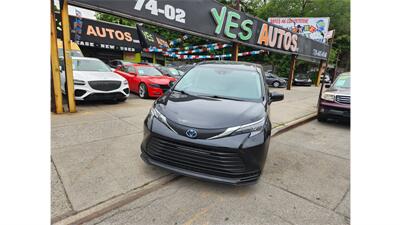 2022 Toyota Sienna LE 8-Passenger   - Photo 2 - Elmhurst, NY 11373