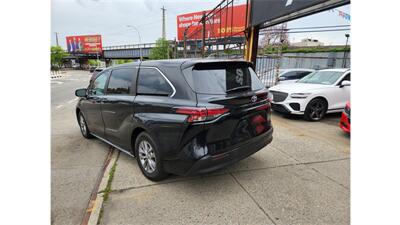 2022 Toyota Sienna LE 8-Passenger   - Photo 4 - Elmhurst, NY 11373