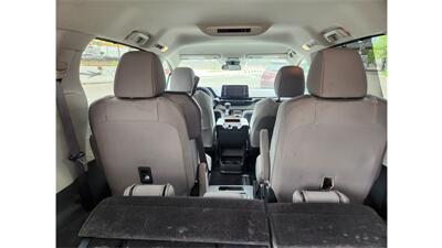 2022 Toyota Sienna LE 8-Passenger - Photo 11 - Elmhurst, NY 11373