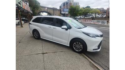 2023 Toyota Sienna XLE 7-Passenger   - Photo 4 - Elmhurst, NY 11373