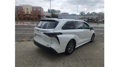 2023 Toyota Sienna XLE 7-Passenger   - Photo 5 - Elmhurst, NY 11373