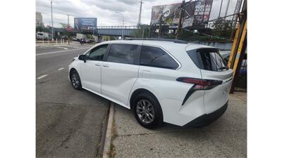 2023 Toyota Sienna XLE 7-Passenger   - Photo 7 - Elmhurst, NY 11373