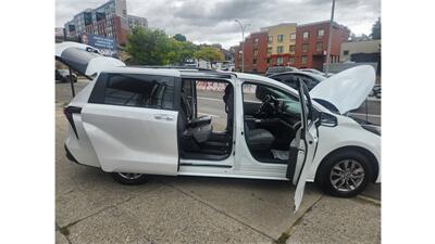 2023 Toyota Sienna XLE 7-Passenger   - Photo 20 - Elmhurst, NY 11373