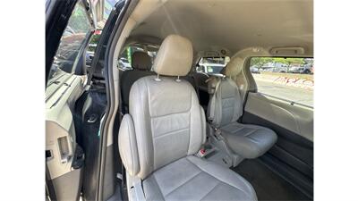 2017 Toyota Sienna XLE 8-Passenger - Photo 23 - Elmhurst, NY 11373