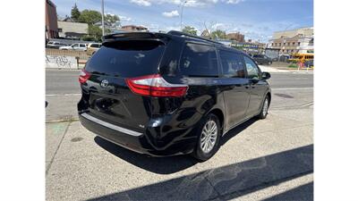 2017 Toyota Sienna XLE 8-Passenger - Photo 4 - Elmhurst, NY 11373