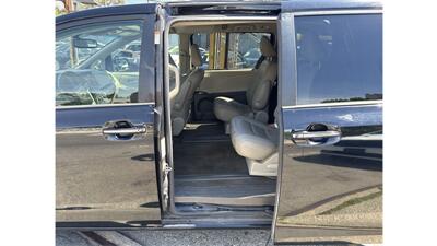 2017 Toyota Sienna XLE 8-Passenger - Photo 19 - Elmhurst, NY 11373