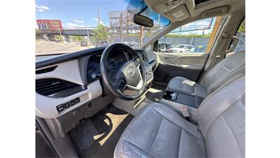 2017 Toyota Sienna XLE 8-Passenger - Photo 11 - Elmhurst, NY 11373