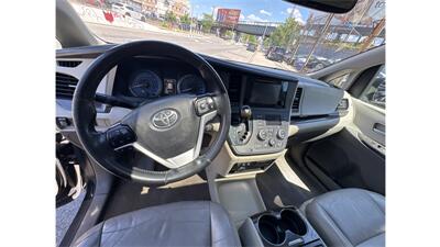 2017 Toyota Sienna XLE 8-Passenger - Photo 14 - Elmhurst, NY 11373