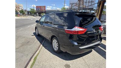 2017 Toyota Sienna XLE 8-Passenger - Photo 7 - Elmhurst, NY 11373