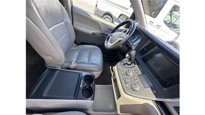 2017 Toyota Sienna XLE 8-Passenger - Photo 29 - Elmhurst, NY 11373