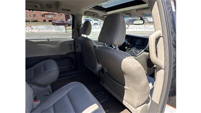 2017 Toyota Sienna XLE 8-Passenger - Photo 25 - Elmhurst, NY 11373