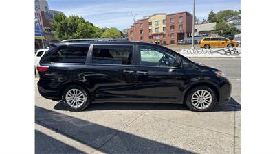 2017 Toyota Sienna XLE 8-Passenger - Photo 3 - Elmhurst, NY 11373