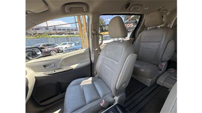 2017 Toyota Sienna XLE 8-Passenger - Photo 18 - Elmhurst, NY 11373