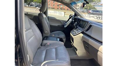 2017 Toyota Sienna XLE 8-Passenger - Photo 27 - Elmhurst, NY 11373