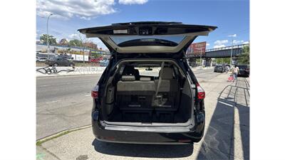 2017 Toyota Sienna XLE 8-Passenger - Photo 6 - Elmhurst, NY 11373