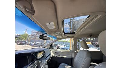 2017 Toyota Sienna XLE 8-Passenger - Photo 12 - Elmhurst, NY 11373