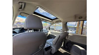 2017 Toyota Sienna XLE 8-Passenger - Photo 21 - Elmhurst, NY 11373