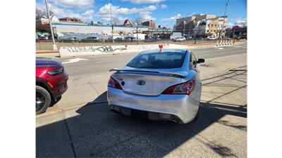 2011 Hyundai Genesis Coupe 3.8L R-Spec  Track - Photo 4 - Elmhurst, NY 11373