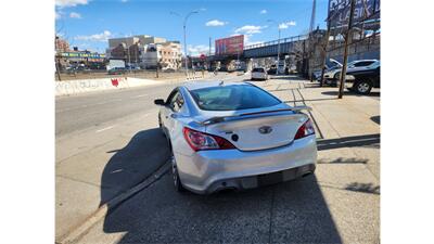 2011 Hyundai Genesis Coupe 3.8L R-Spec  Track - Photo 2 - Elmhurst, NY 11373