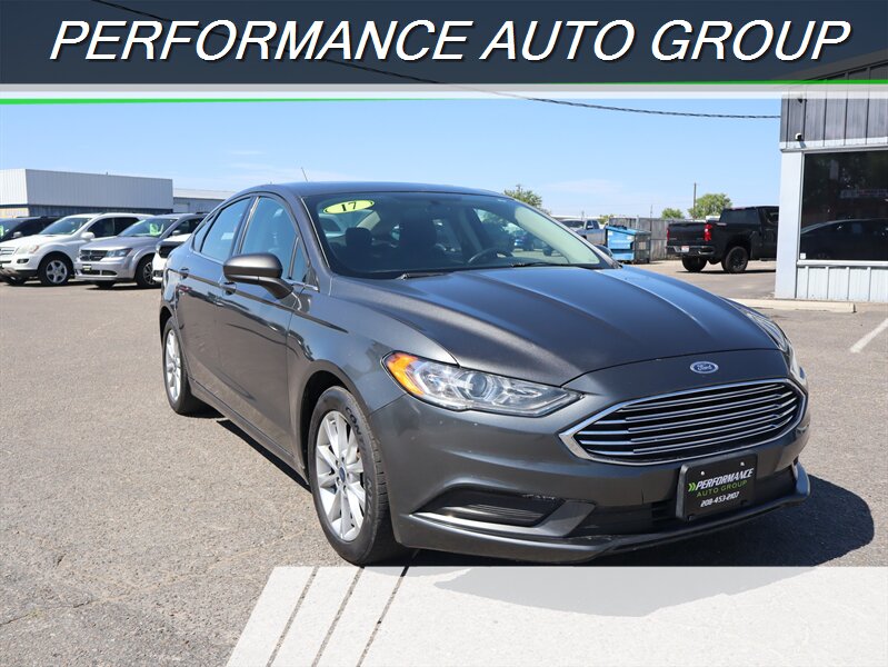 2017 Ford Fusion SE - Photo 1 - Caldwell, ID 83605